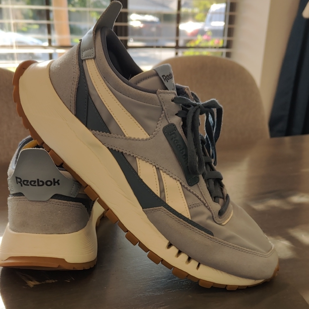 Great Condition, Reebok Blue and White Sneakers Modern Athletic Design